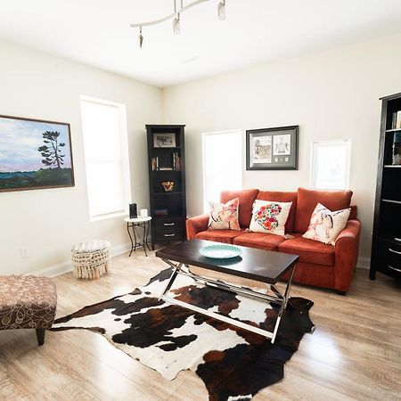 Spacious 3 Bedroom Apartment In Heart Of Niagara Thorold Bagian luar foto