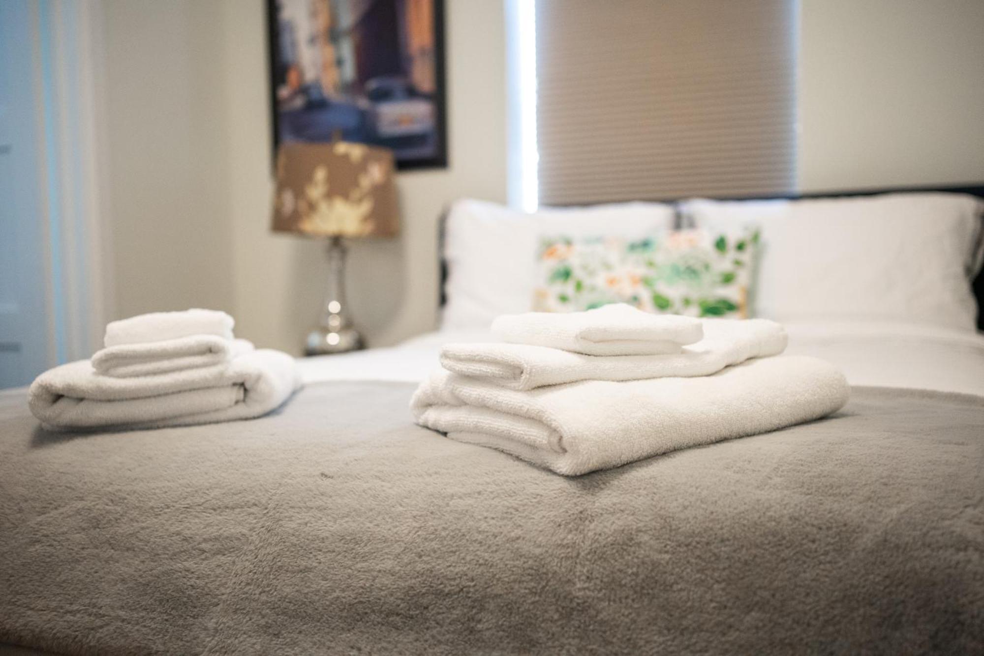 Spacious 3 Bedroom Apartment In Heart Of Niagara Thorold Bagian luar foto