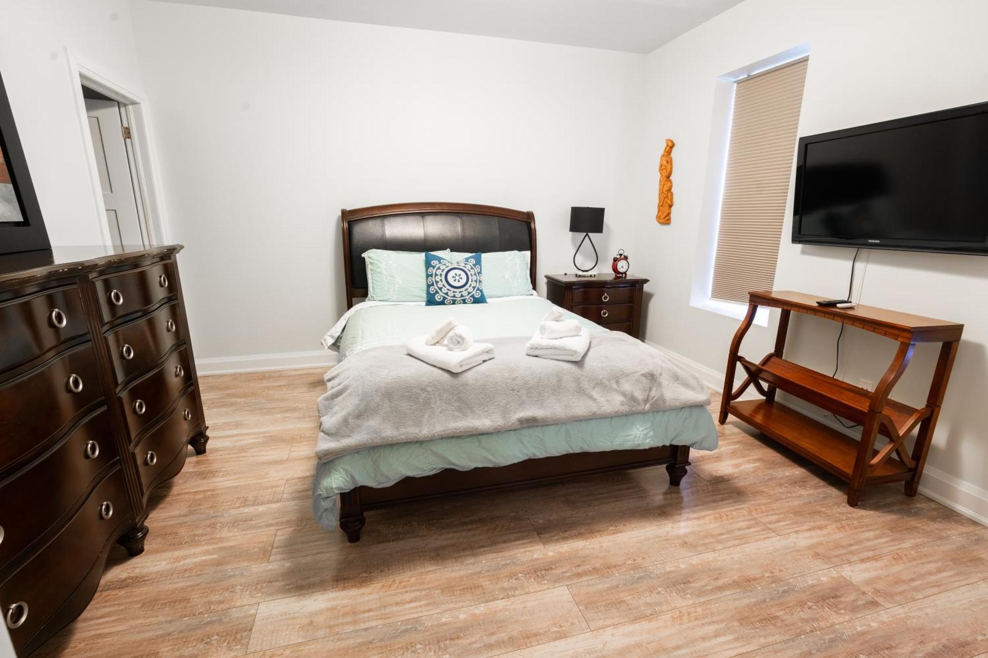 Spacious 3 Bedroom Apartment In Heart Of Niagara Thorold Bagian luar foto