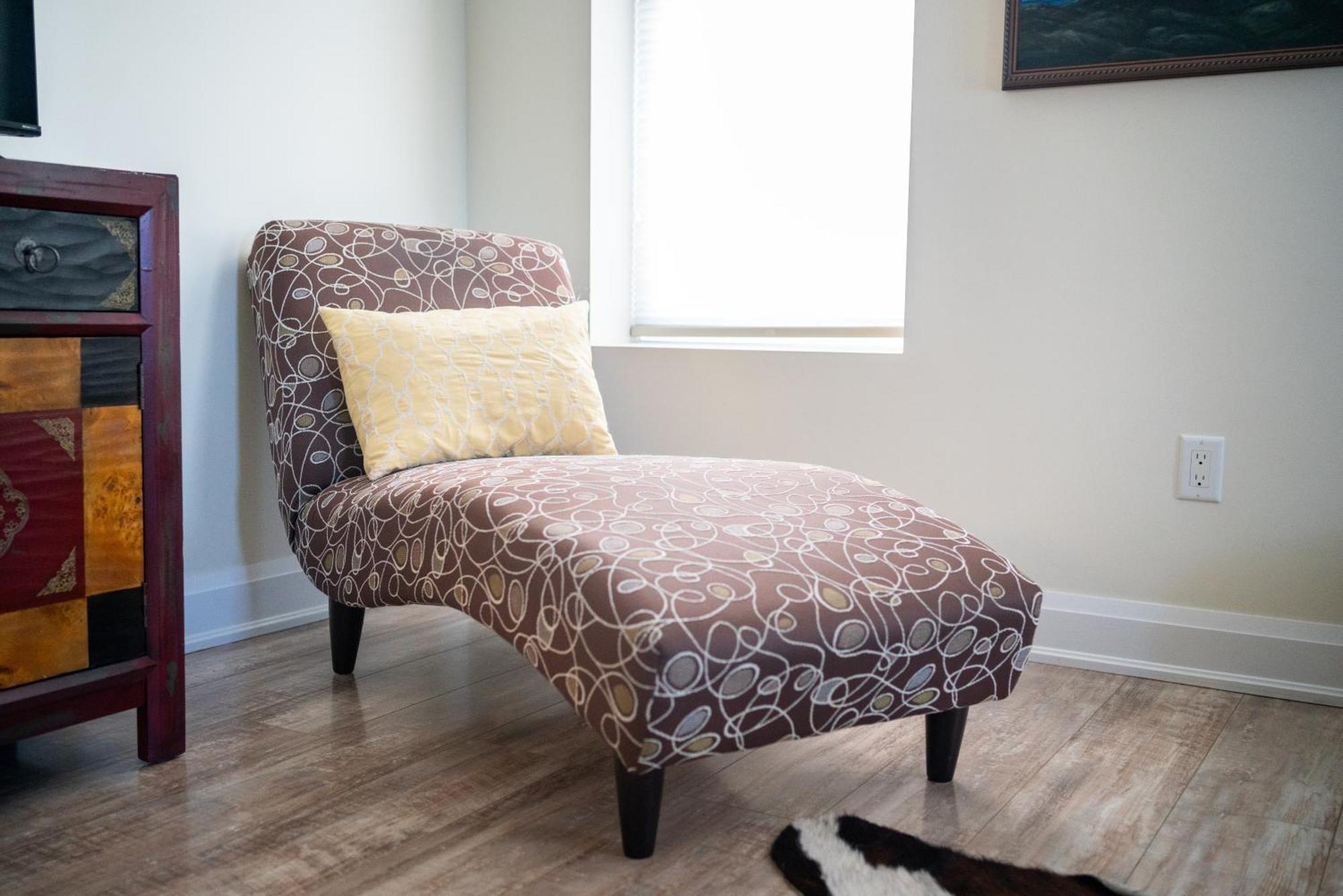 Spacious 3 Bedroom Apartment In Heart Of Niagara Thorold Bagian luar foto