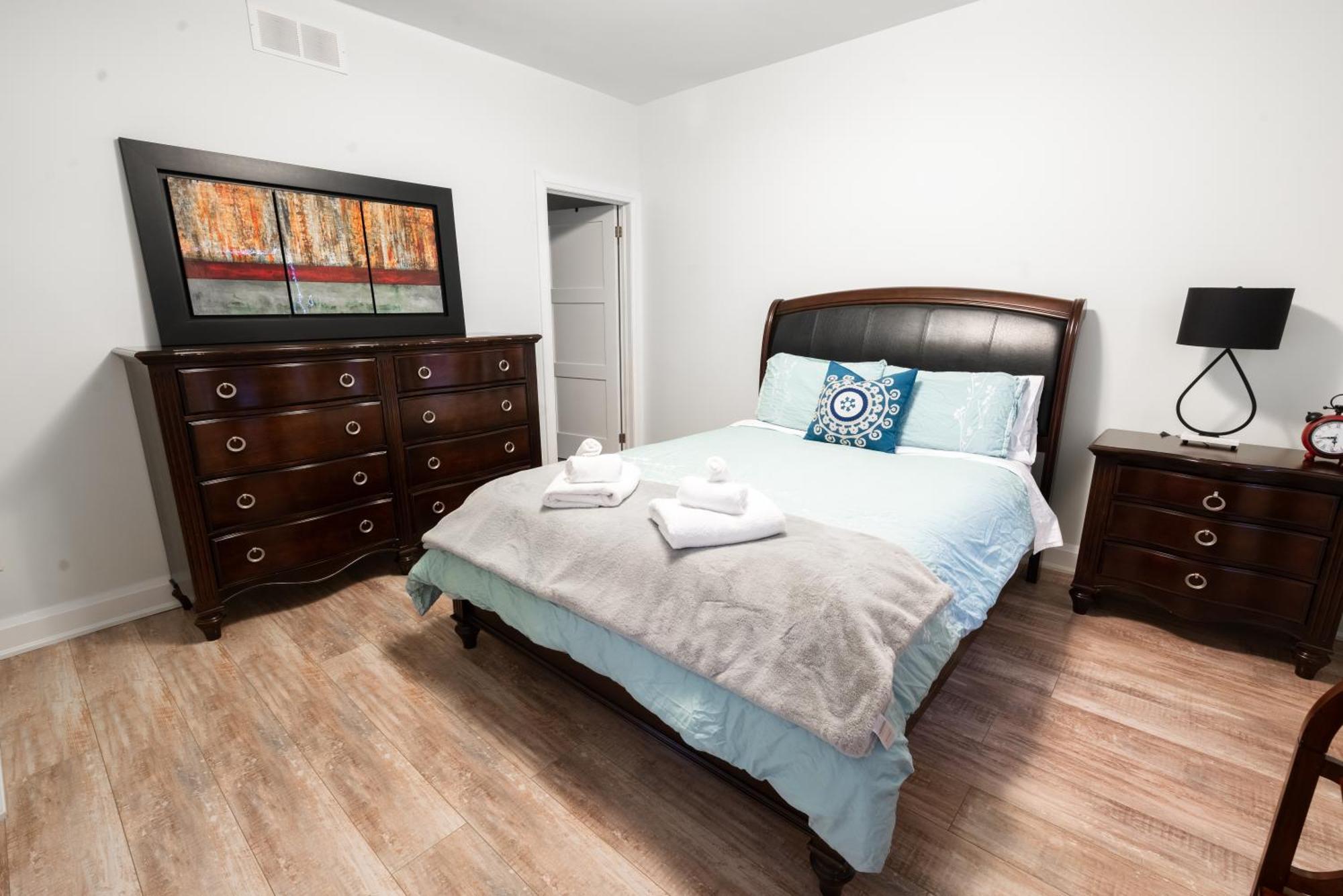Spacious 3 Bedroom Apartment In Heart Of Niagara Thorold Bagian luar foto