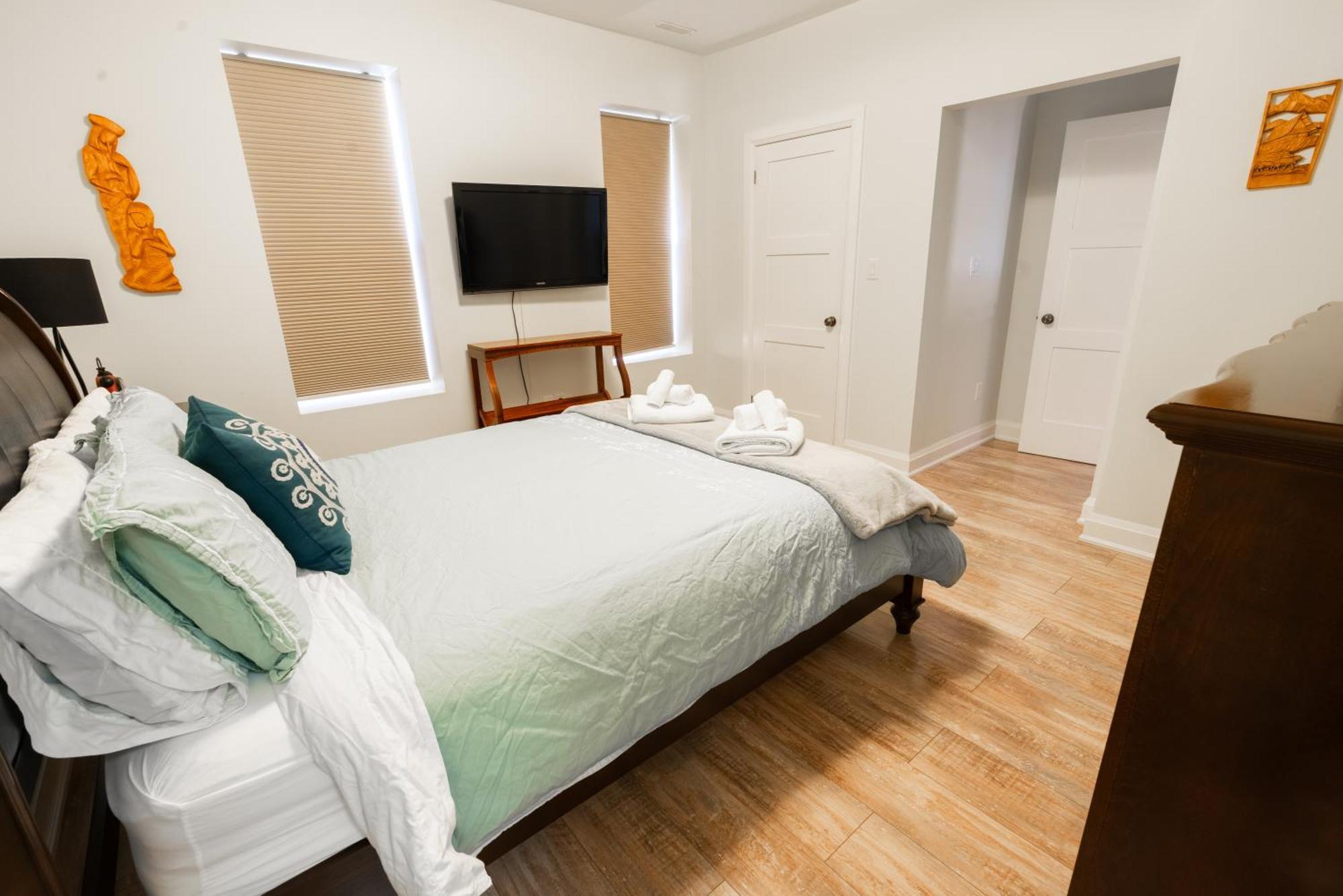 Spacious 3 Bedroom Apartment In Heart Of Niagara Thorold Bagian luar foto
