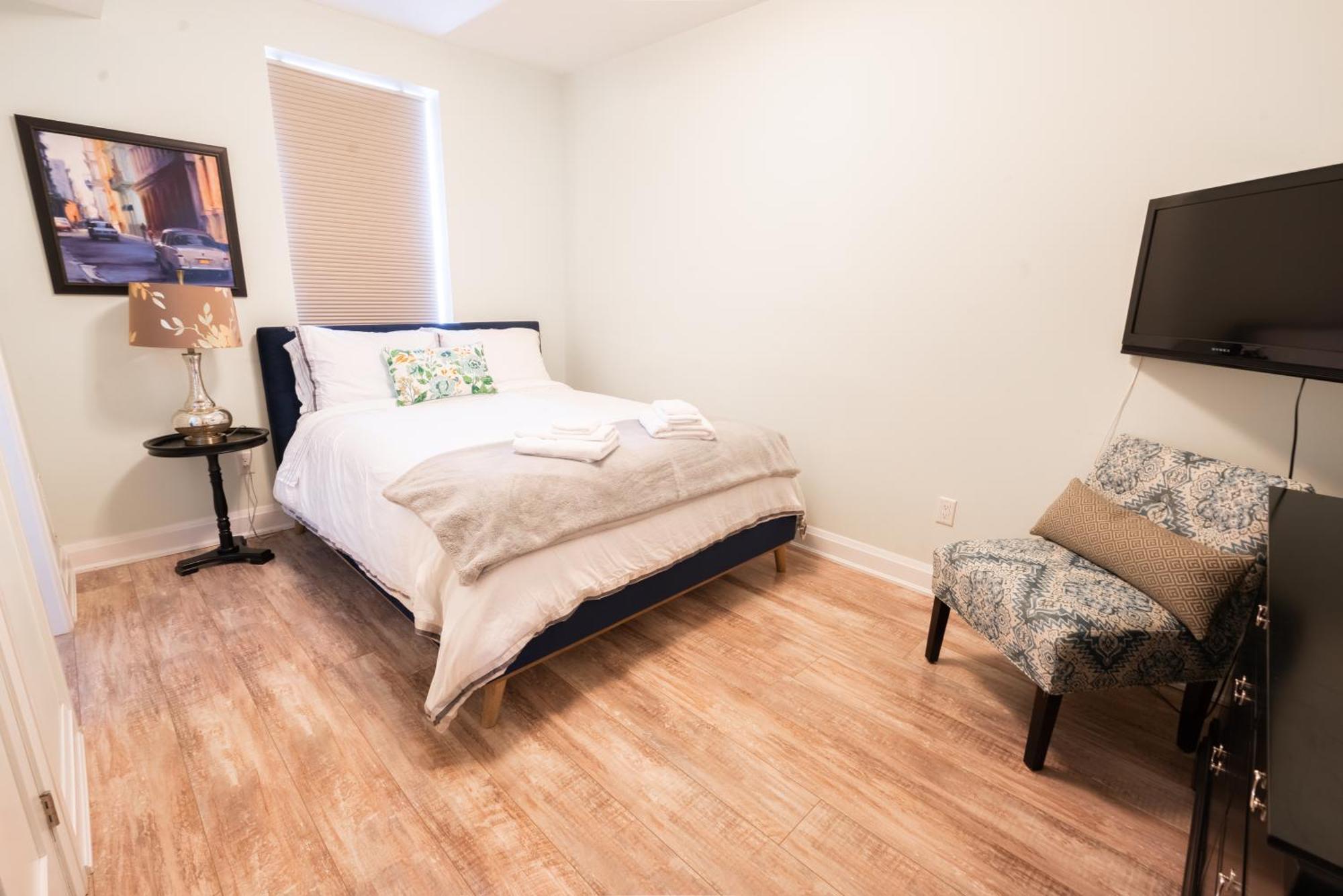Spacious 3 Bedroom Apartment In Heart Of Niagara Thorold Bagian luar foto