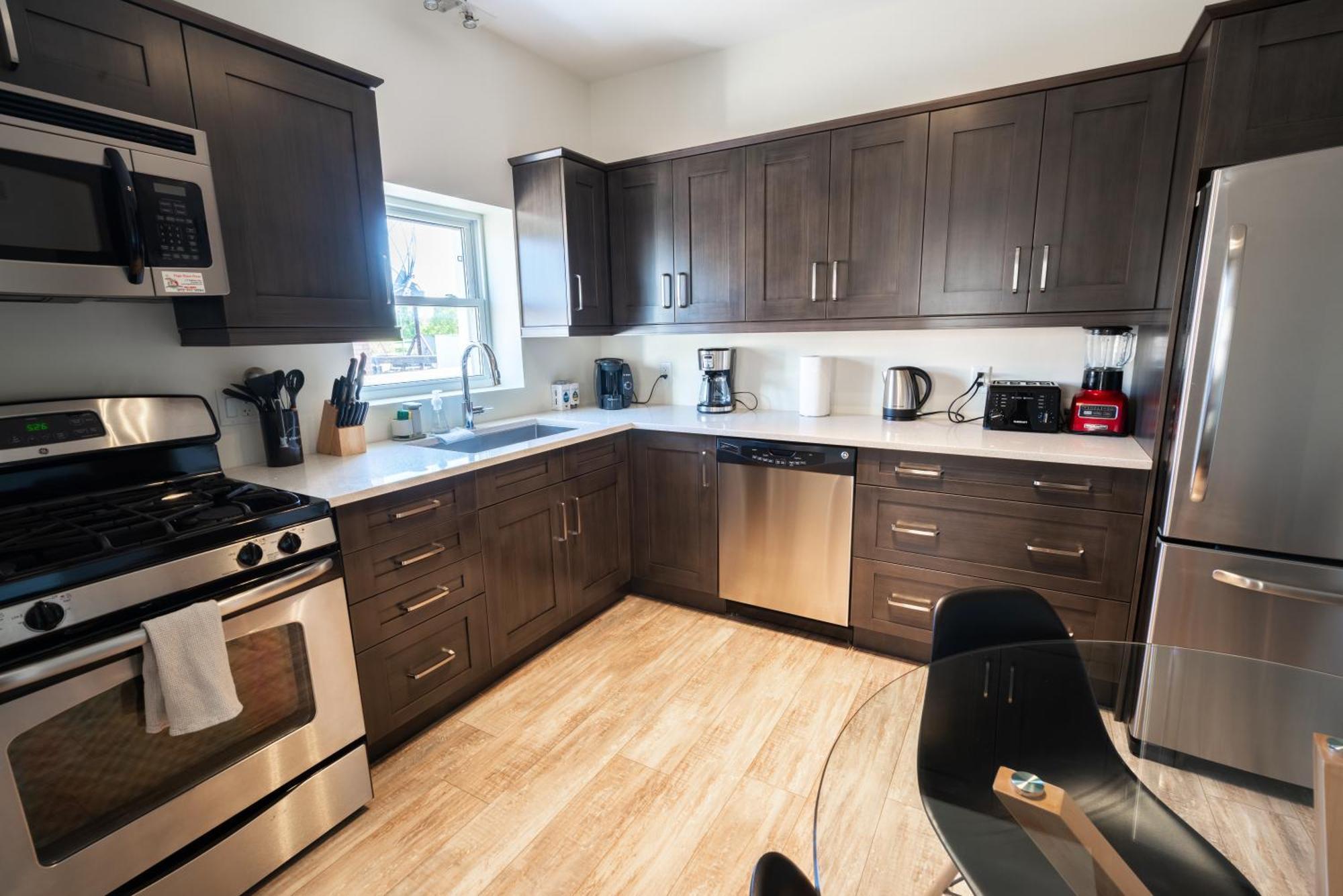 Spacious 3 Bedroom Apartment In Heart Of Niagara Thorold Bagian luar foto