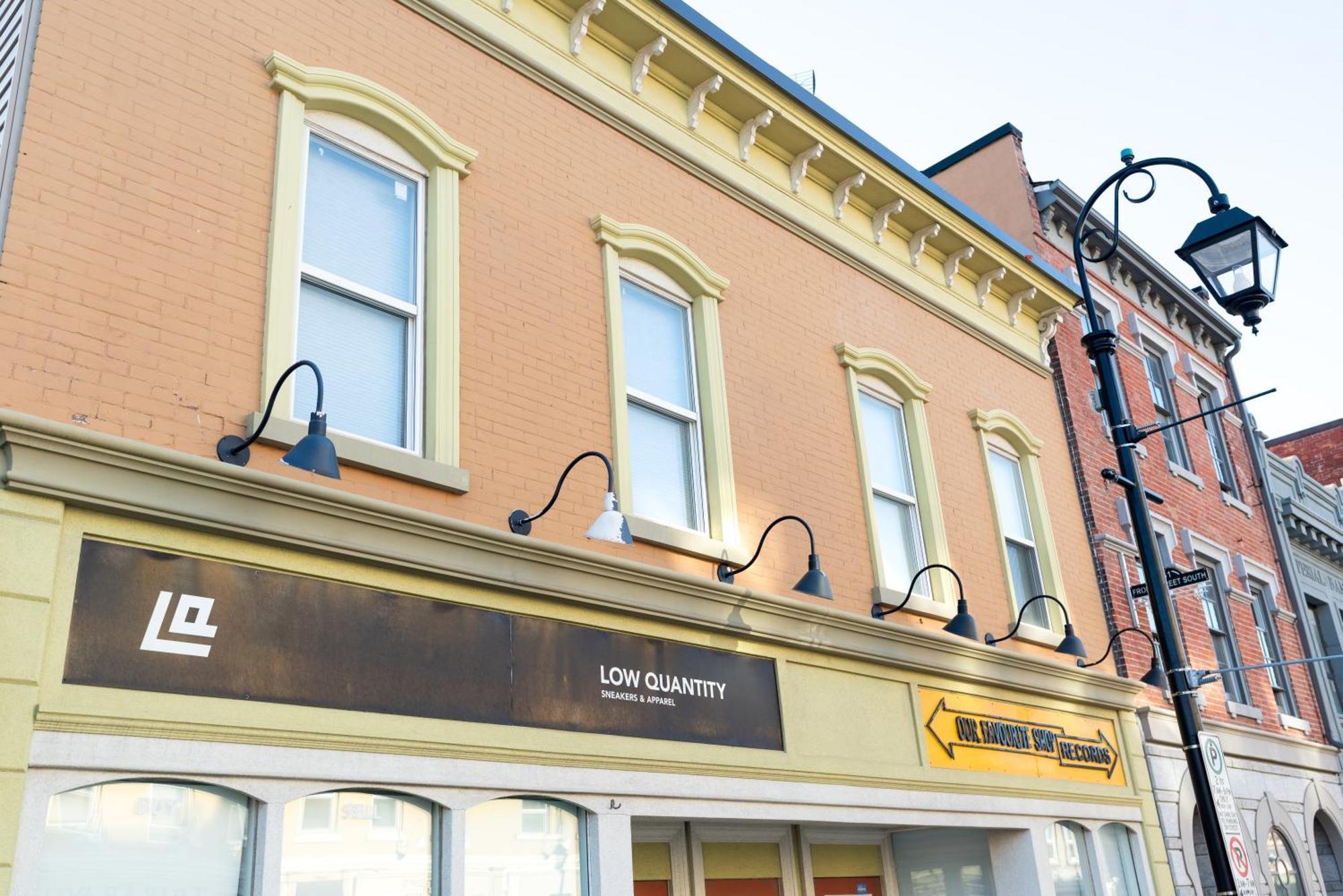 Spacious 3 Bedroom Apartment In Heart Of Niagara Thorold Bagian luar foto