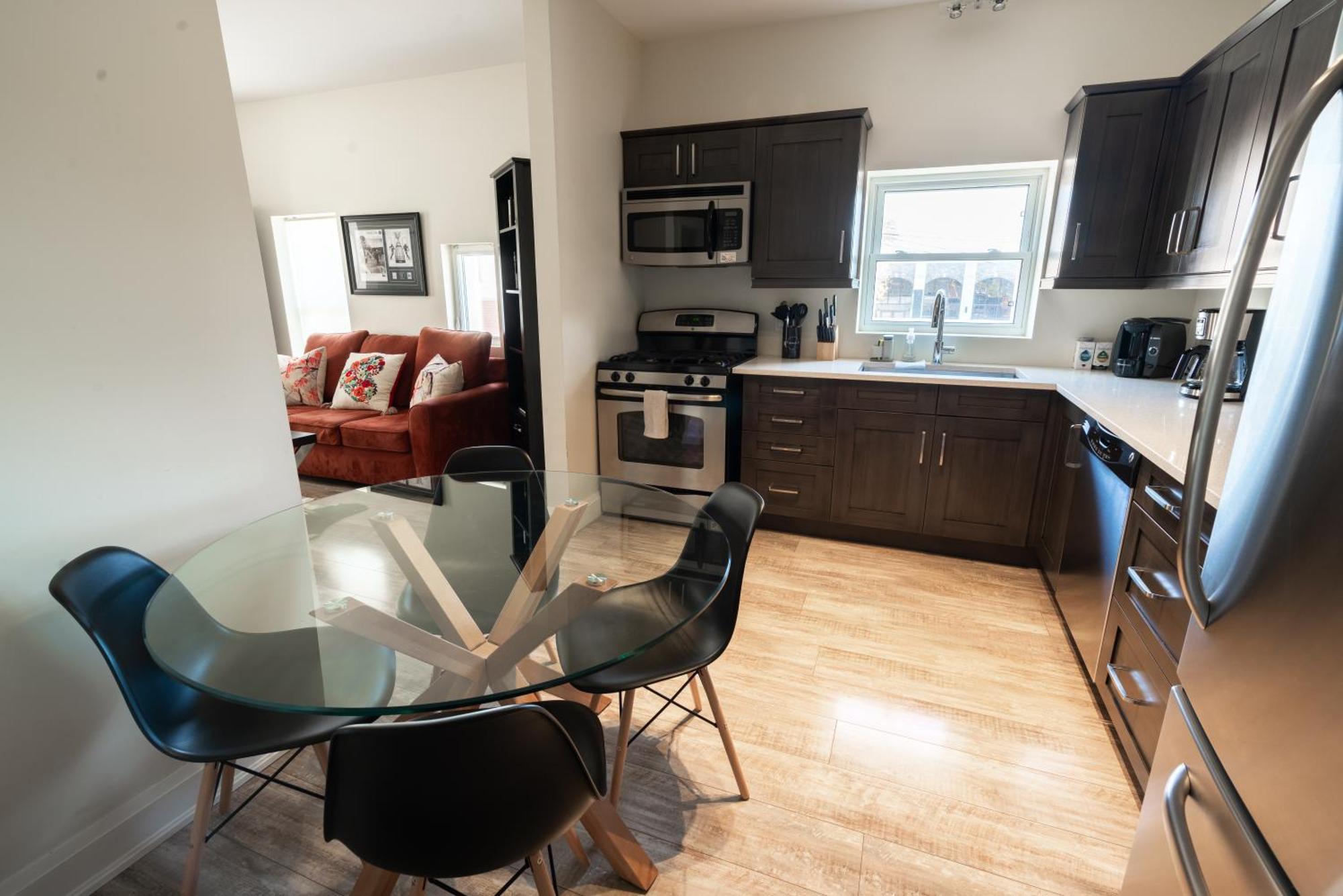 Spacious 3 Bedroom Apartment In Heart Of Niagara Thorold Bagian luar foto