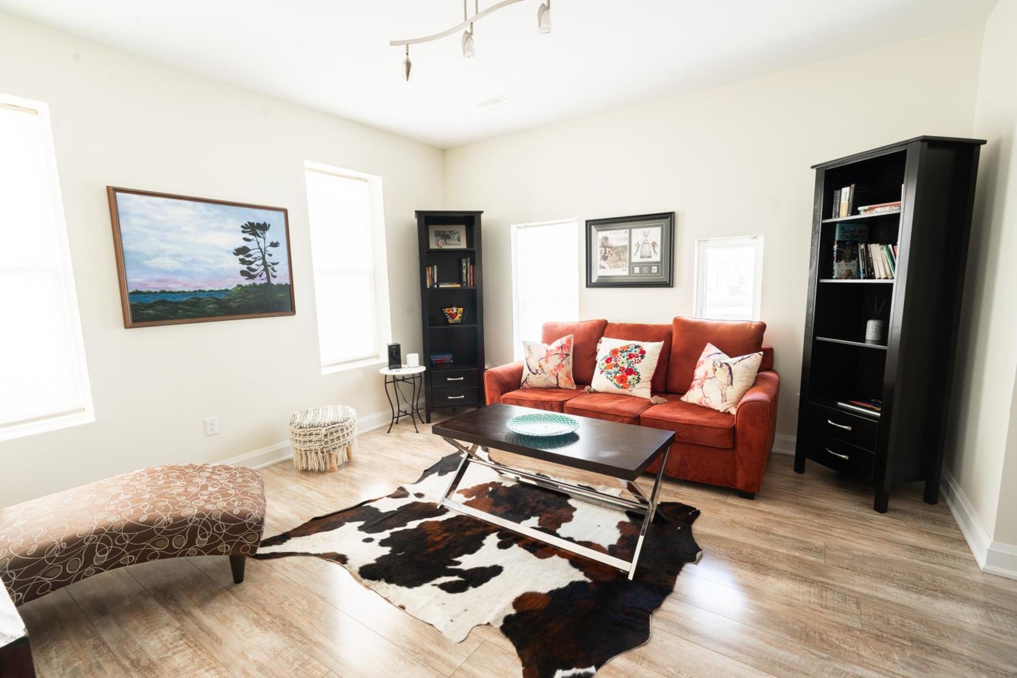 Spacious 3 Bedroom Apartment In Heart Of Niagara Thorold Bagian luar foto